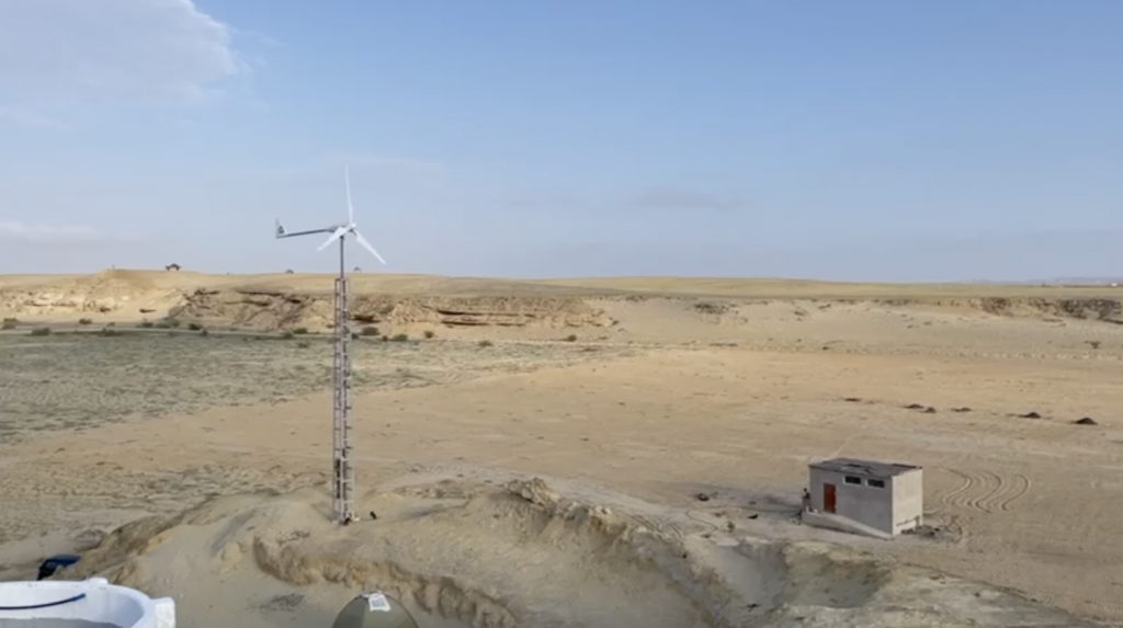 instalacion aerogenerador en desierto